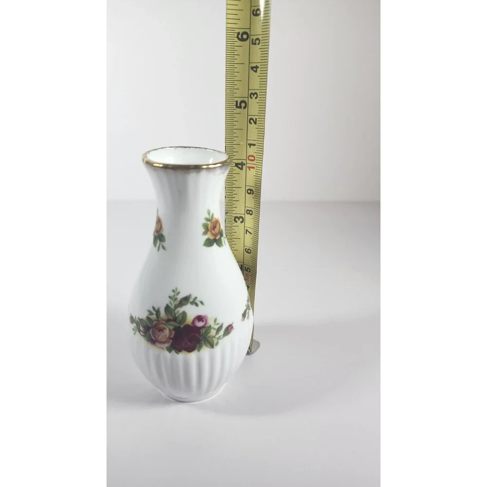 Royal Albert Old Country Roses 4 inch Bud Vase Bone China England Floral EUC